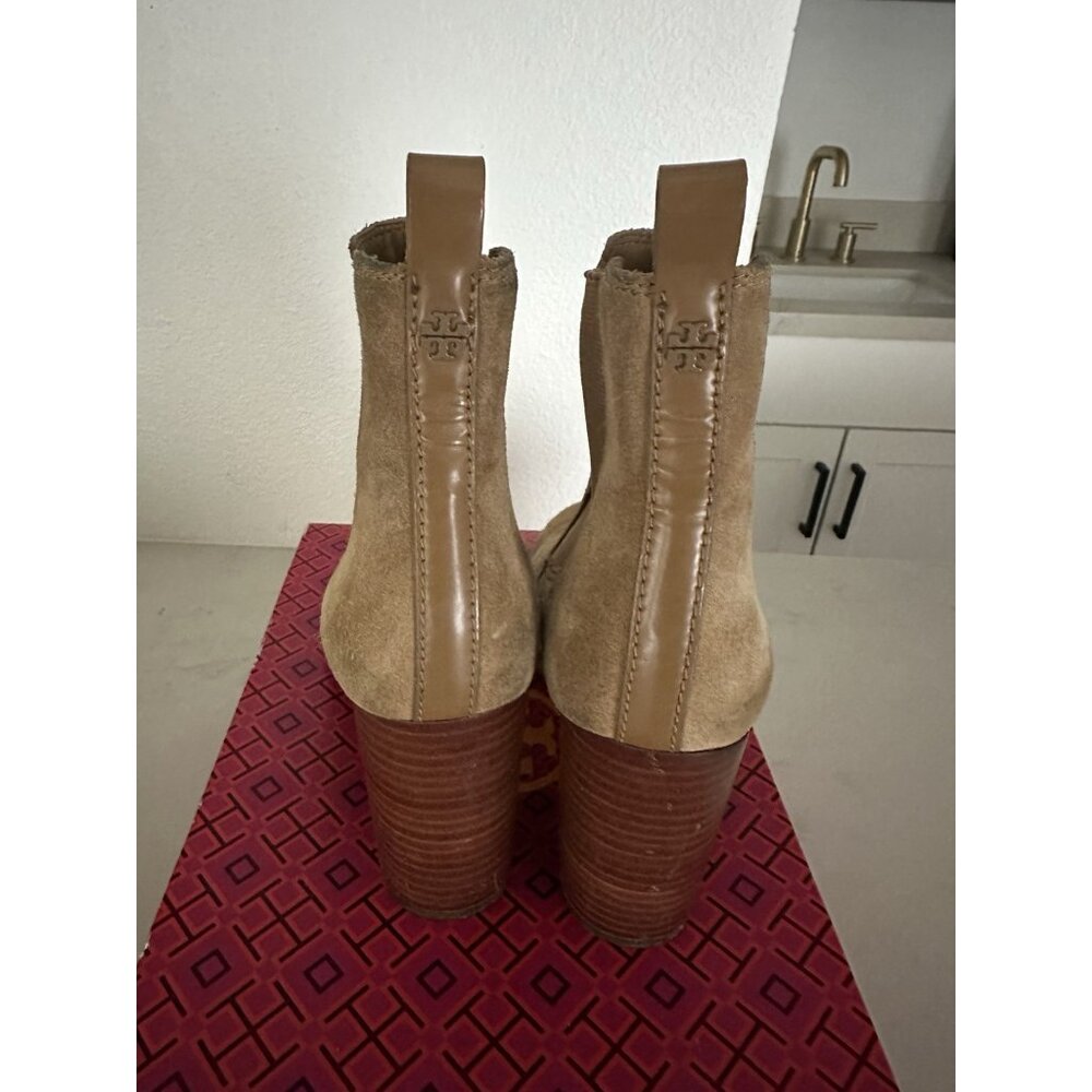 Women’s Tory Burch Stafford Tan Suede Leather Ankle Lug Sole Heeled Booties 7.5 - Picture 4 of 10